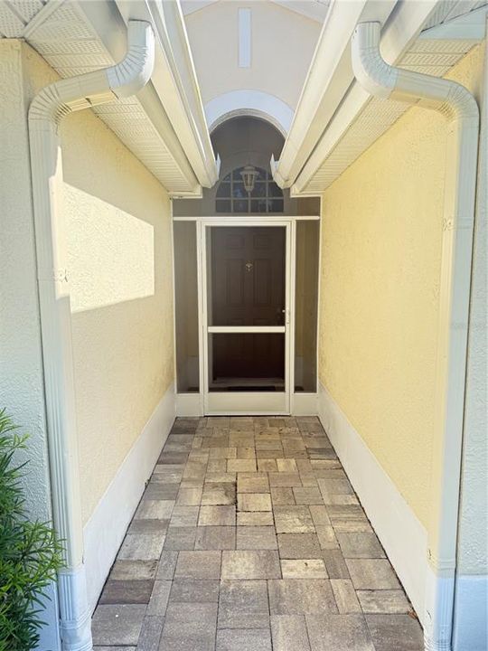 合同活跃: $2,200 (2 贝兹, 2 浴室, 1612 平方英尺)