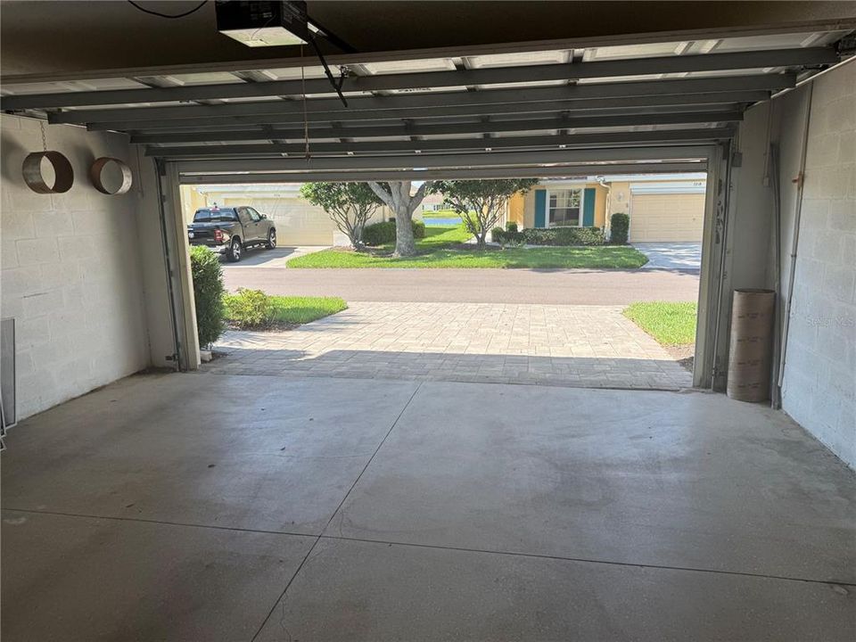 合同活跃: $2,200 (2 贝兹, 2 浴室, 1612 平方英尺)