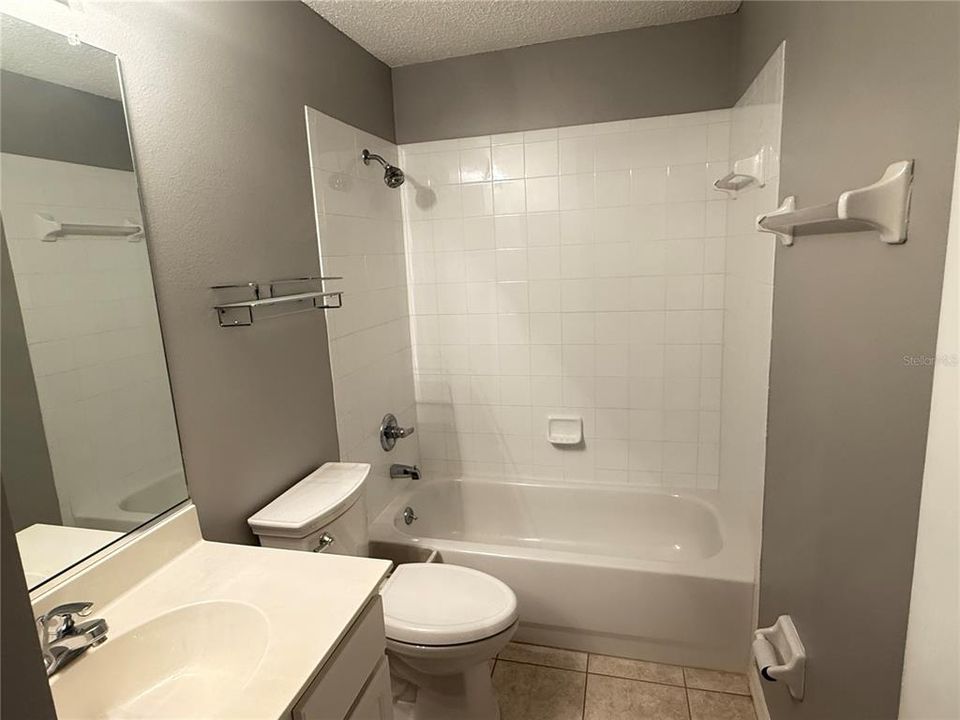 合同活跃: $2,200 (2 贝兹, 2 浴室, 1612 平方英尺)