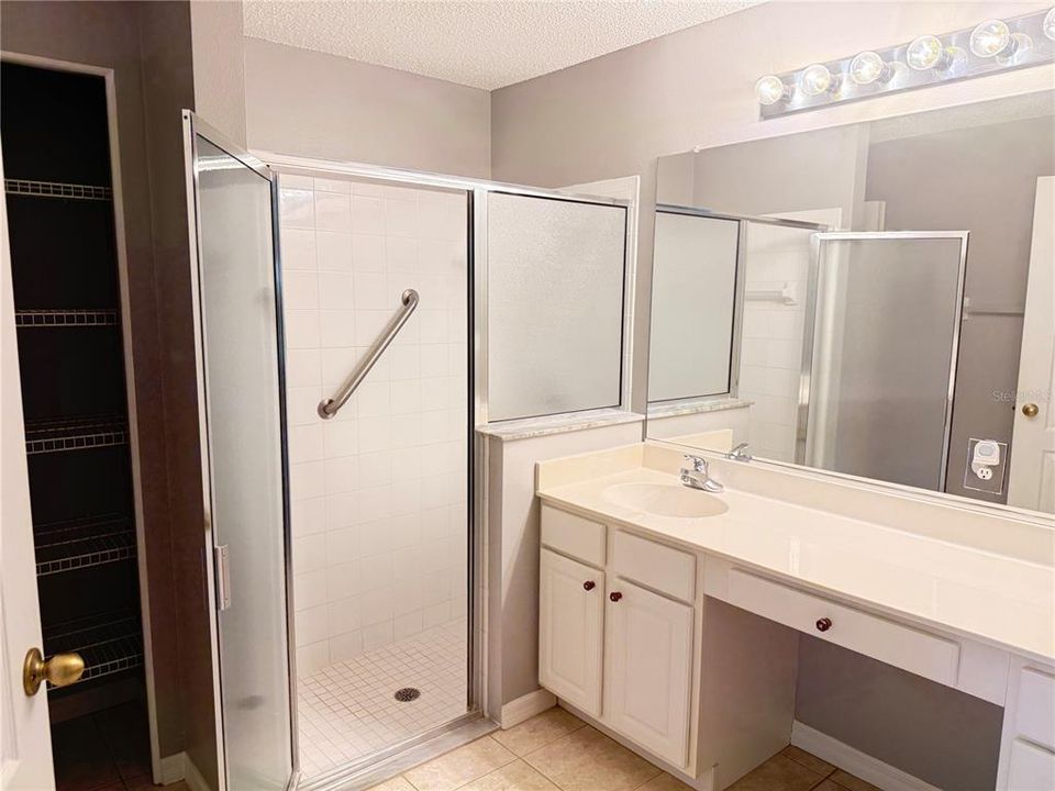 合同活跃: $2,200 (2 贝兹, 2 浴室, 1612 平方英尺)