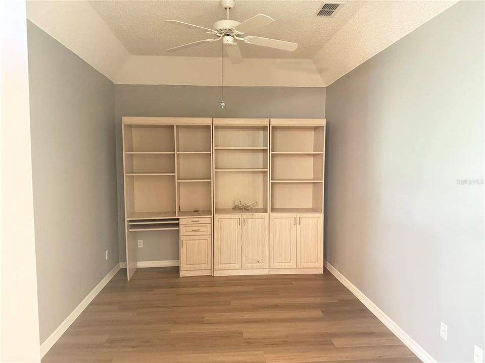 合同活跃: $2,200 (2 贝兹, 2 浴室, 1612 平方英尺)