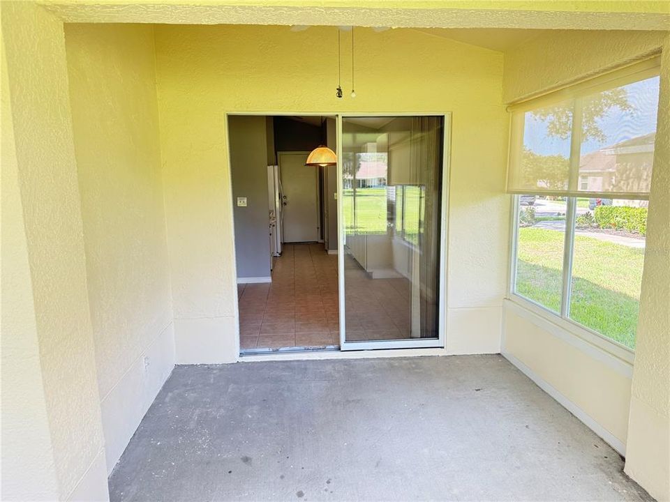 合同活跃: $2,200 (2 贝兹, 2 浴室, 1612 平方英尺)