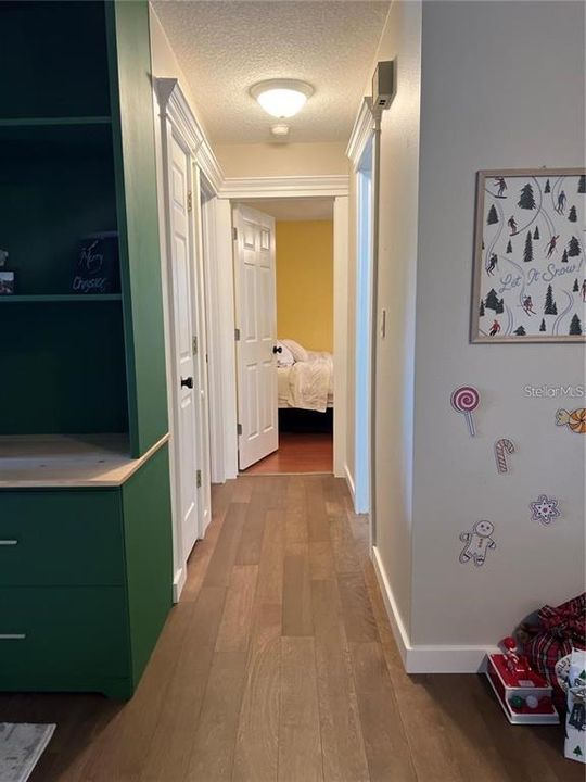 Под контрактом: $2,200 (3 спален, 2 ванн, 2154 Квадратных фут)