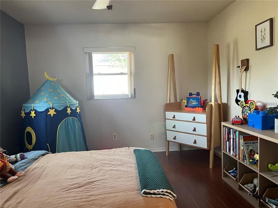 Под контрактом: $2,200 (3 спален, 2 ванн, 2154 Квадратных фут)