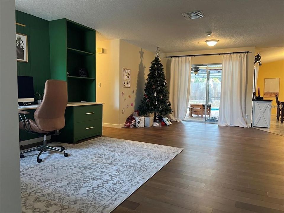 Под контрактом: $2,200 (3 спален, 2 ванн, 2154 Квадратных фут)