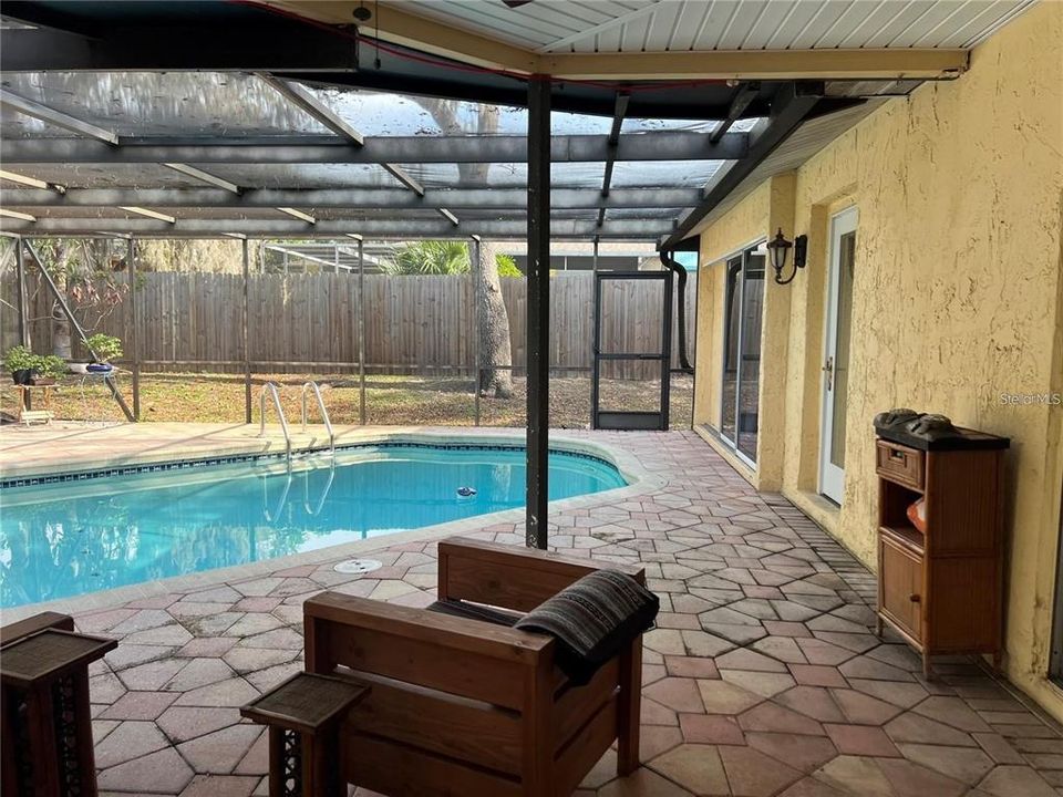 Под контрактом: $2,200 (3 спален, 2 ванн, 2154 Квадратных фут)