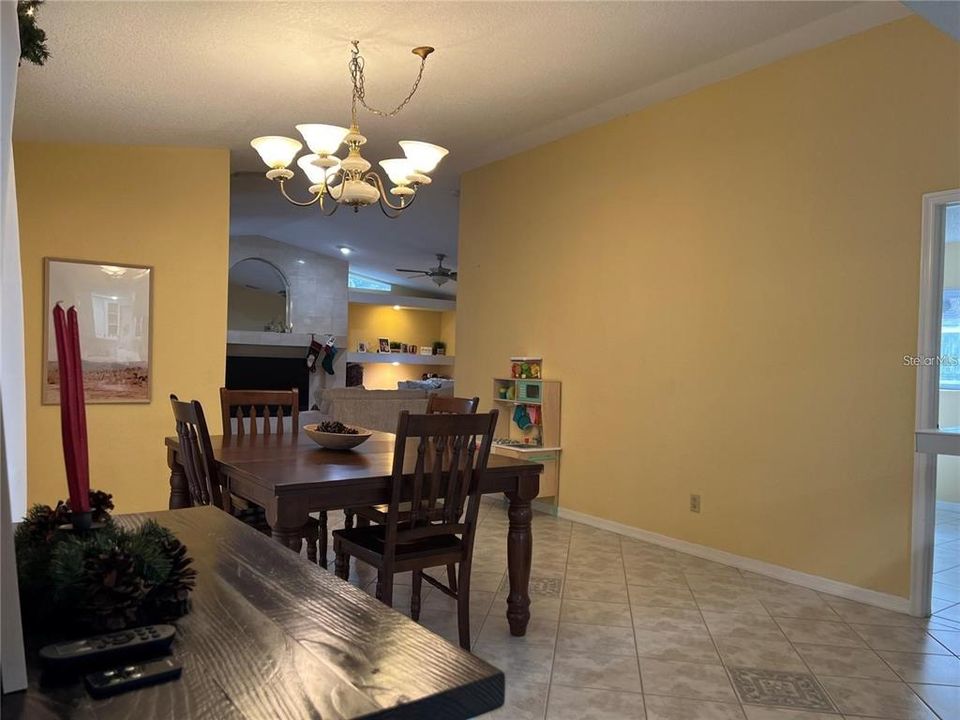 Под контрактом: $2,200 (3 спален, 2 ванн, 2154 Квадратных фут)