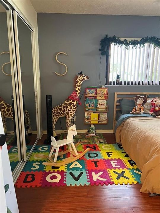 Под контрактом: $2,200 (3 спален, 2 ванн, 2154 Квадратных фут)