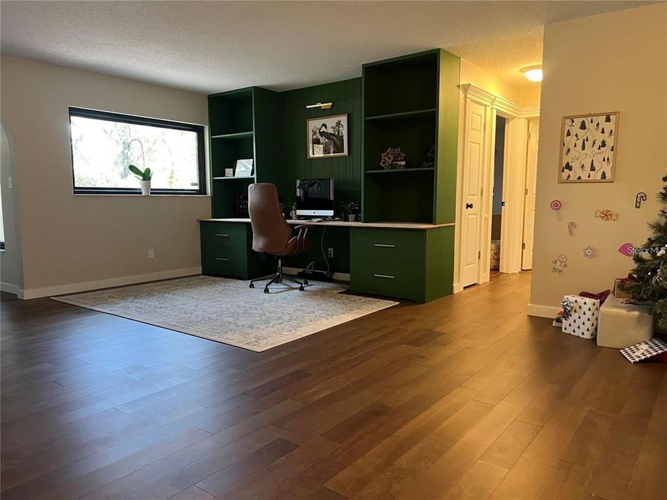 Под контрактом: $2,200 (3 спален, 2 ванн, 2154 Квадратных фут)