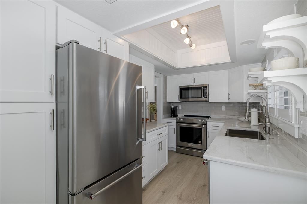 For Sale: $800,000 (2 beds, 2 baths, 1213 Square Feet)