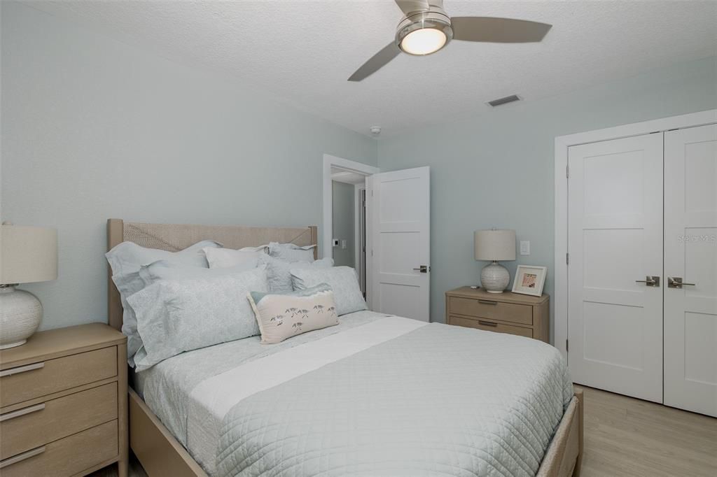 For Sale: $800,000 (2 beds, 2 baths, 1213 Square Feet)