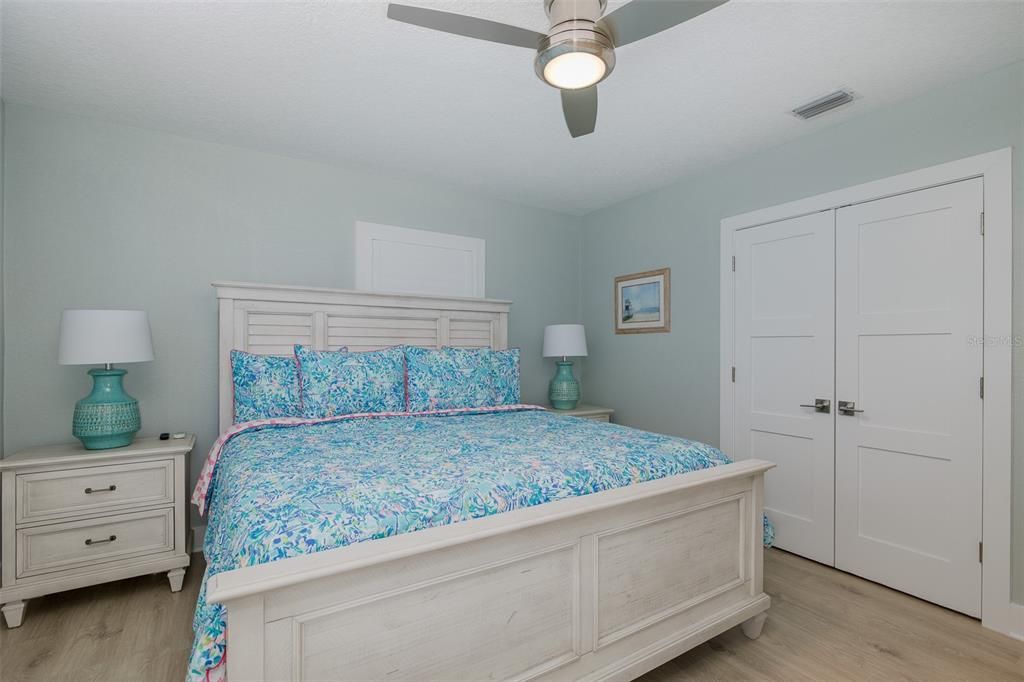 For Sale: $800,000 (2 beds, 2 baths, 1213 Square Feet)