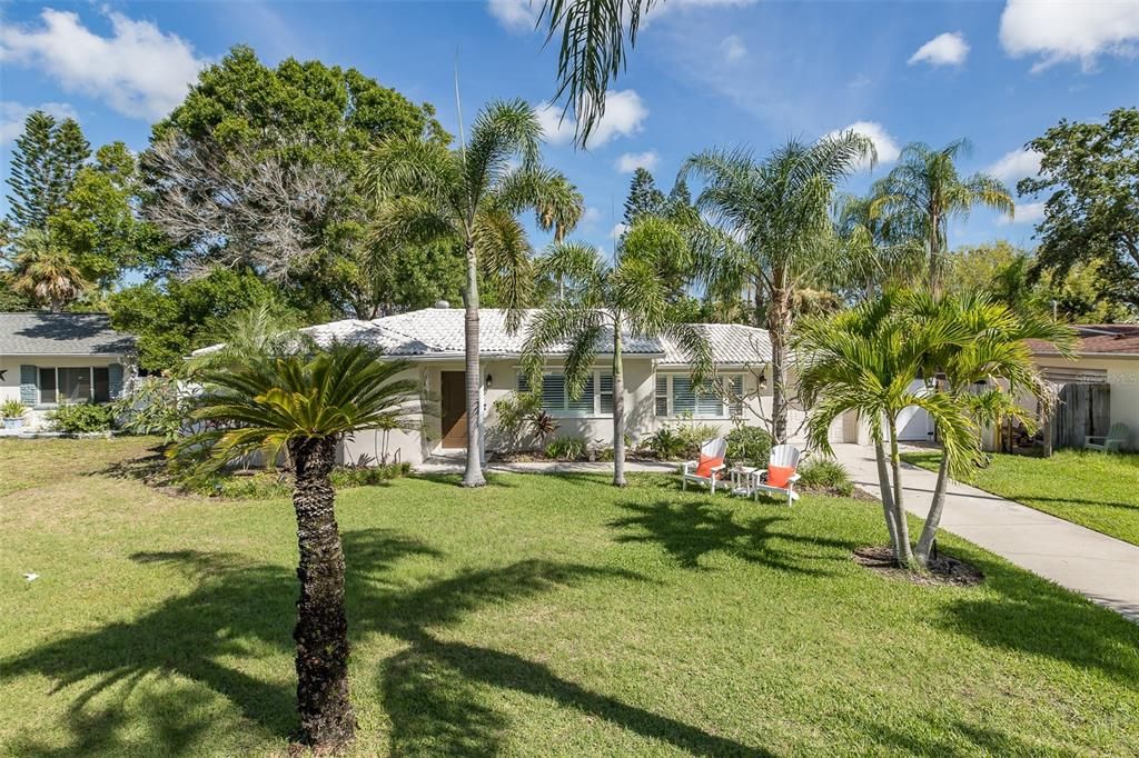 For Sale: $800,000 (2 beds, 2 baths, 1213 Square Feet)