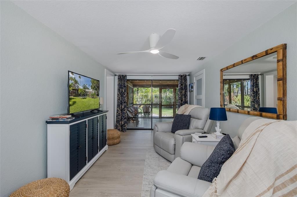 For Sale: $800,000 (2 beds, 2 baths, 1213 Square Feet)