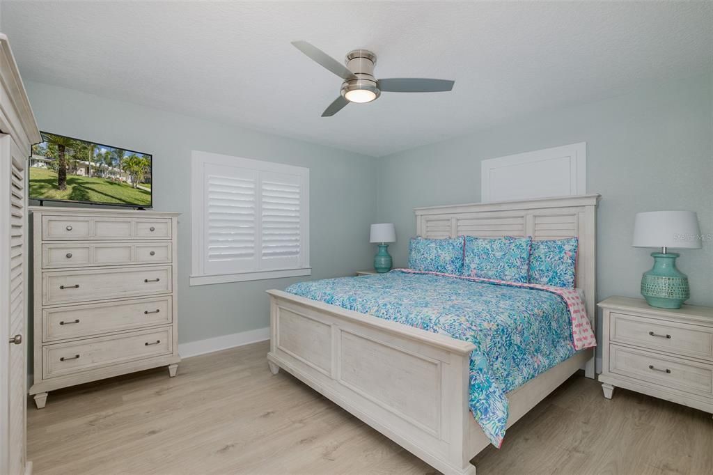 For Sale: $800,000 (2 beds, 2 baths, 1213 Square Feet)