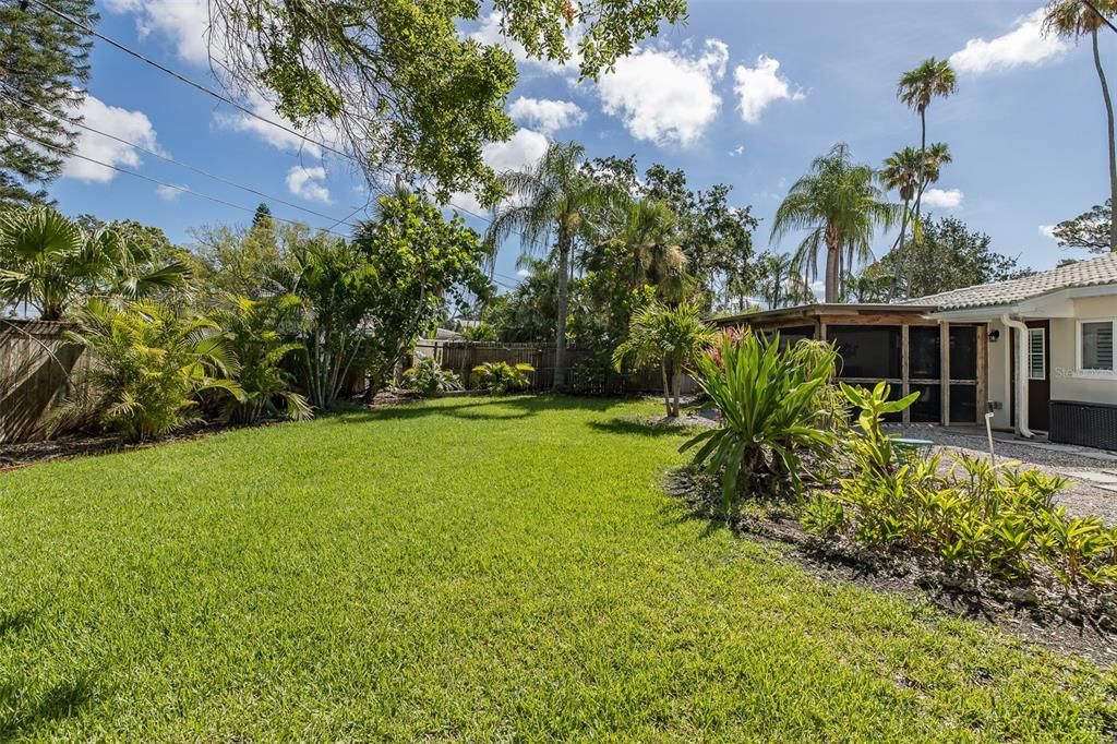 For Sale: $800,000 (2 beds, 2 baths, 1213 Square Feet)