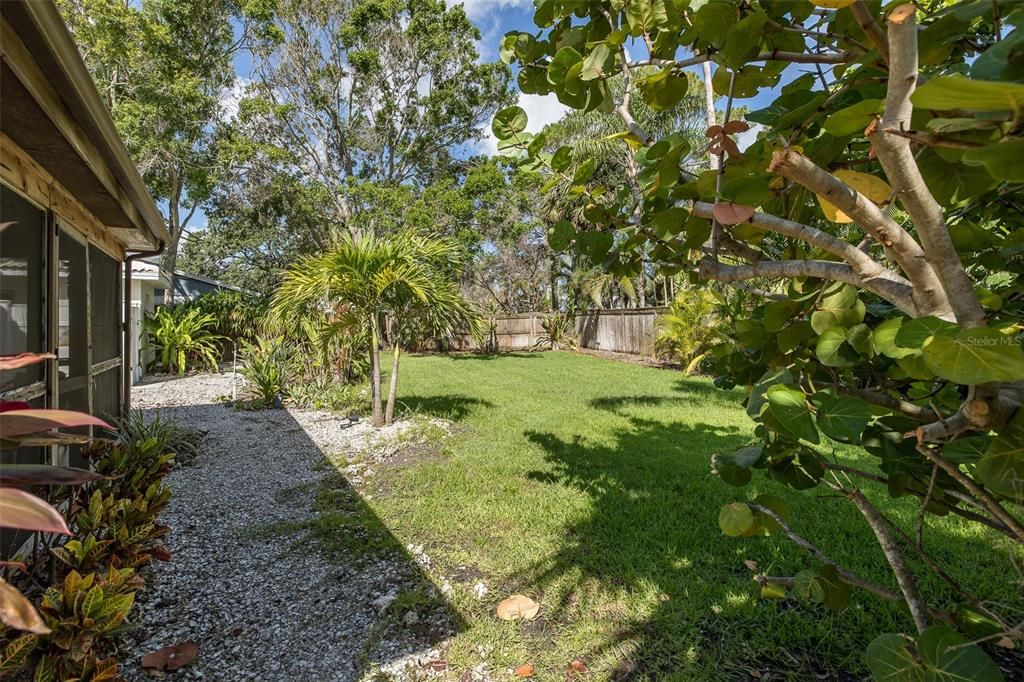 For Sale: $800,000 (2 beds, 2 baths, 1213 Square Feet)