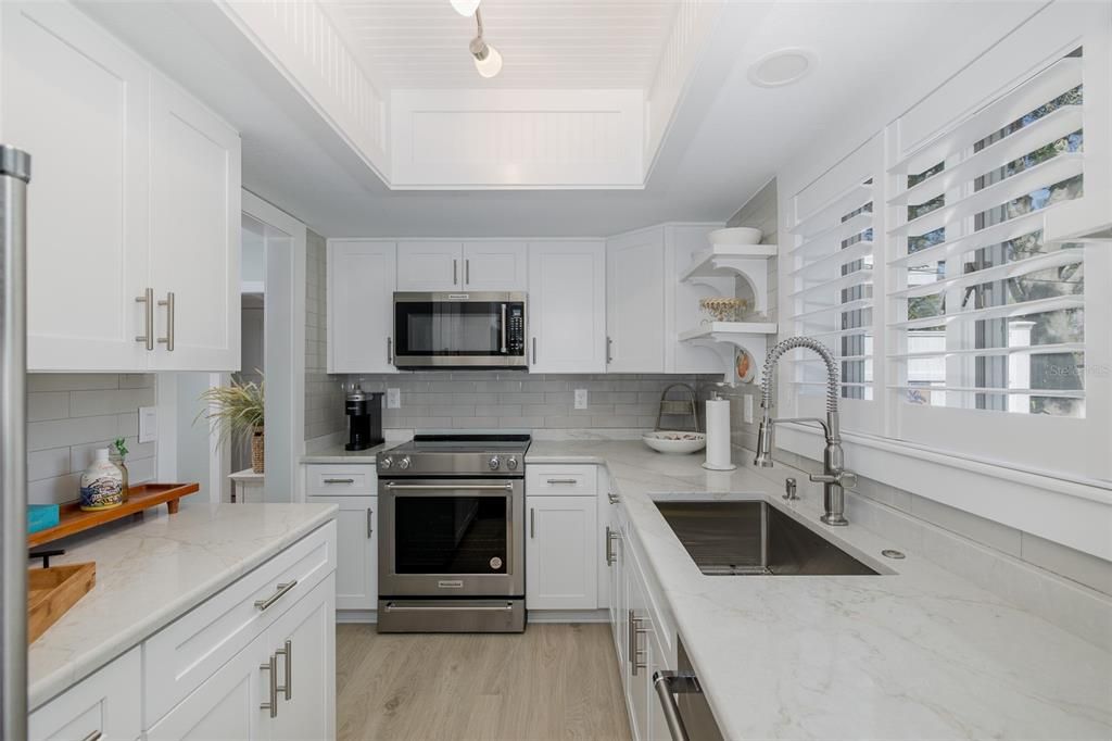 For Sale: $800,000 (2 beds, 2 baths, 1213 Square Feet)