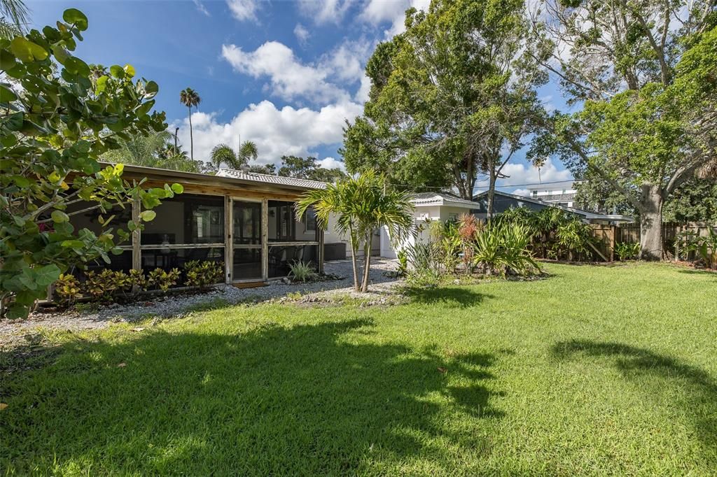 For Sale: $800,000 (2 beds, 2 baths, 1213 Square Feet)