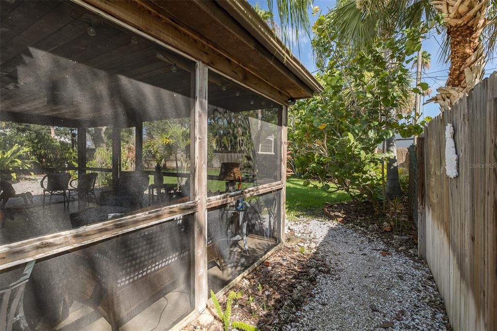 For Sale: $800,000 (2 beds, 2 baths, 1213 Square Feet)