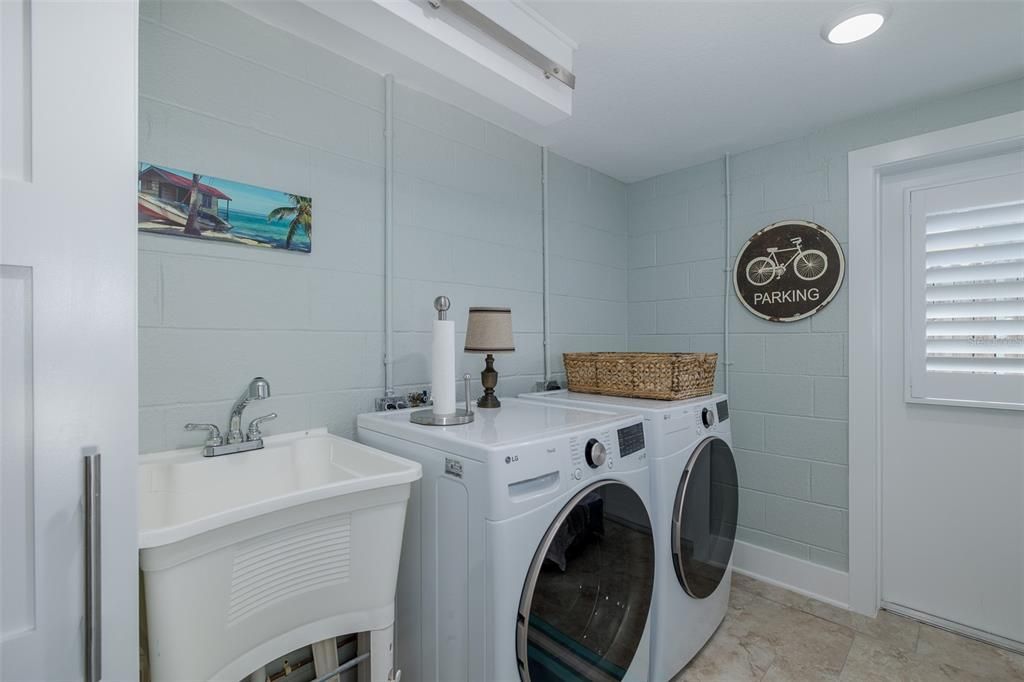 For Sale: $800,000 (2 beds, 2 baths, 1213 Square Feet)