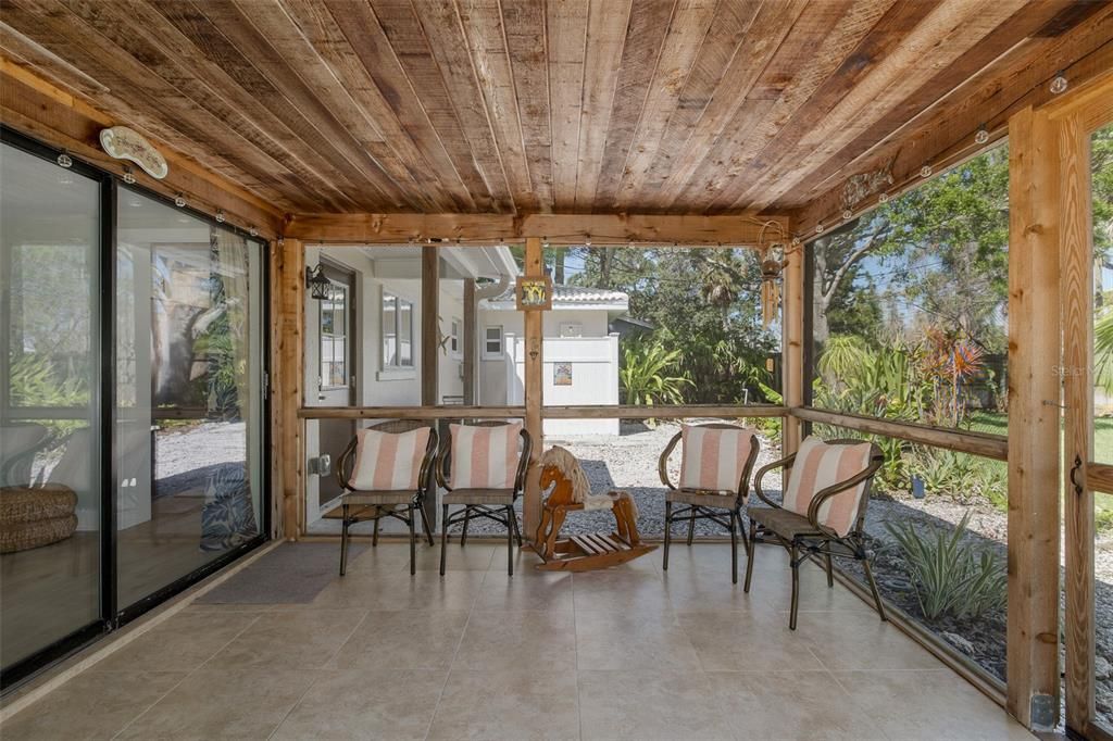 For Sale: $800,000 (2 beds, 2 baths, 1213 Square Feet)