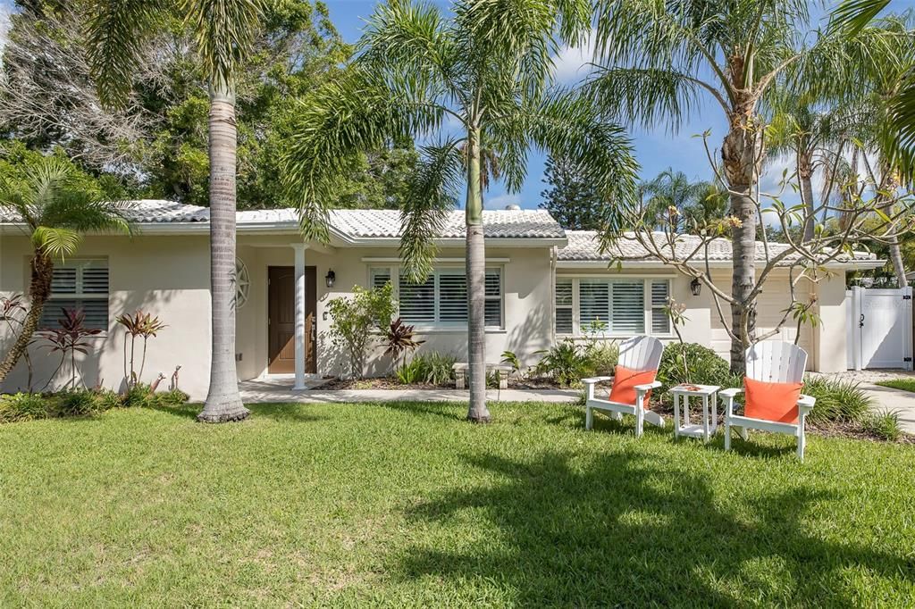 For Sale: $800,000 (2 beds, 2 baths, 1213 Square Feet)