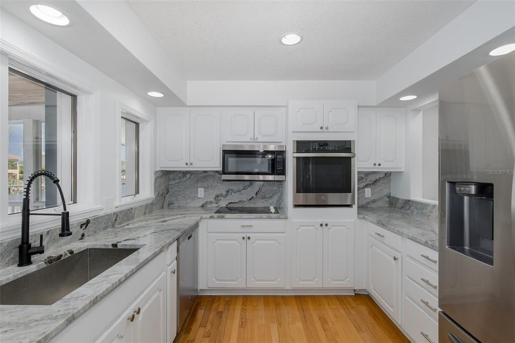 На продажу: $1,390,000 (5 спален, 4 ванн, 4489 Квадратных фут)