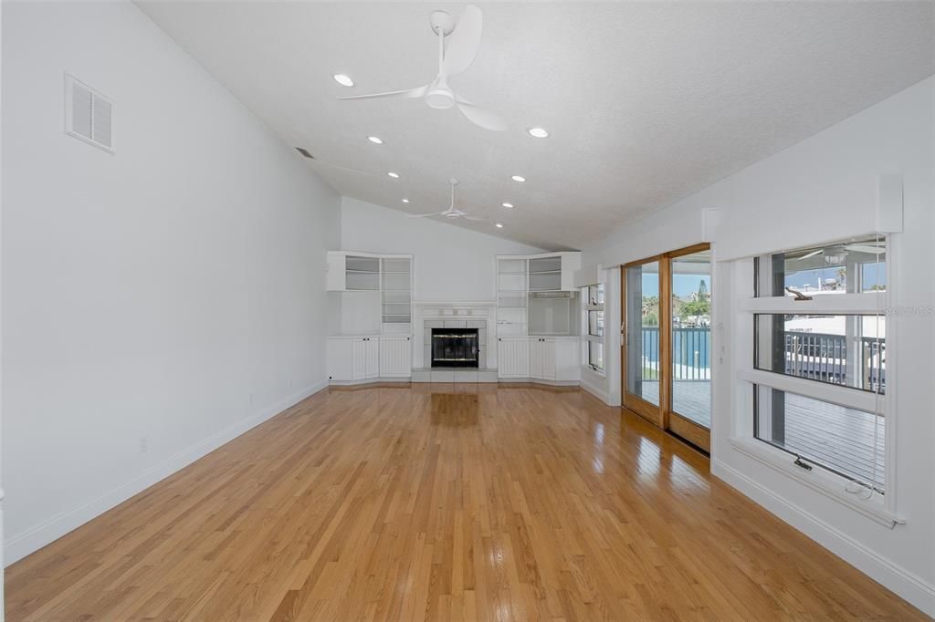 На продажу: $1,390,000 (5 спален, 4 ванн, 4489 Квадратных фут)