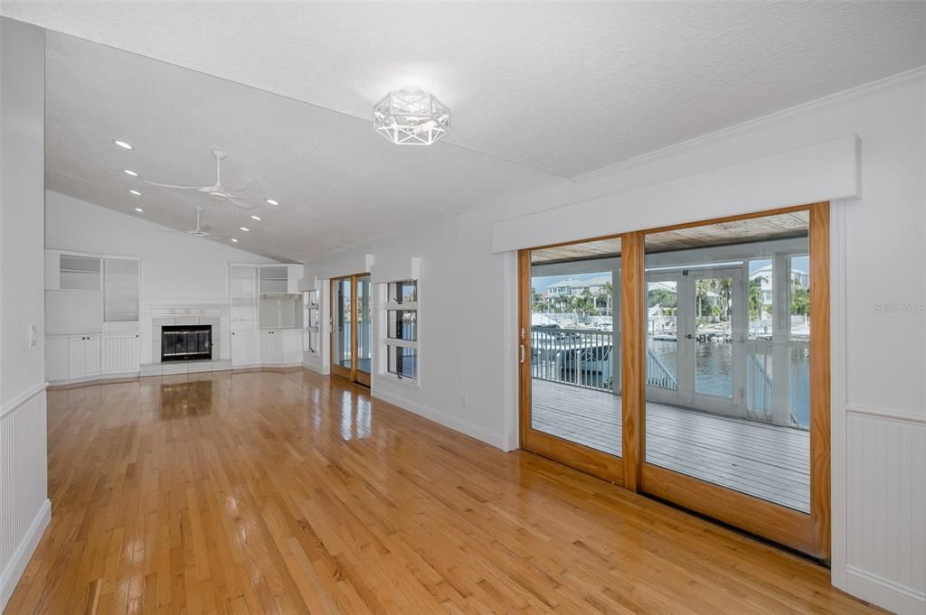 На продажу: $1,390,000 (5 спален, 4 ванн, 4489 Квадратных фут)