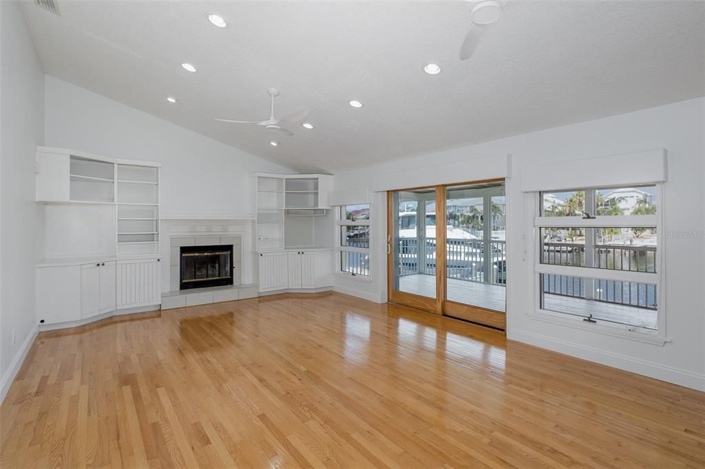 На продажу: $1,390,000 (5 спален, 4 ванн, 4489 Квадратных фут)