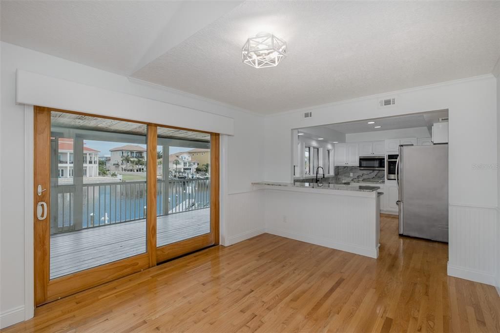 На продажу: $1,390,000 (5 спален, 4 ванн, 4489 Квадратных фут)