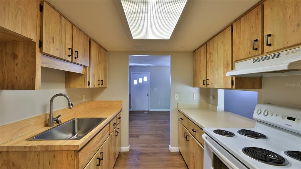 待售: $470,000 (0 贝兹, 0 浴室, 1876 平方英尺)