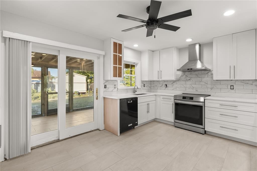 For Rent: $2,600 (4 beds, 2 baths, 1390 Square Feet)