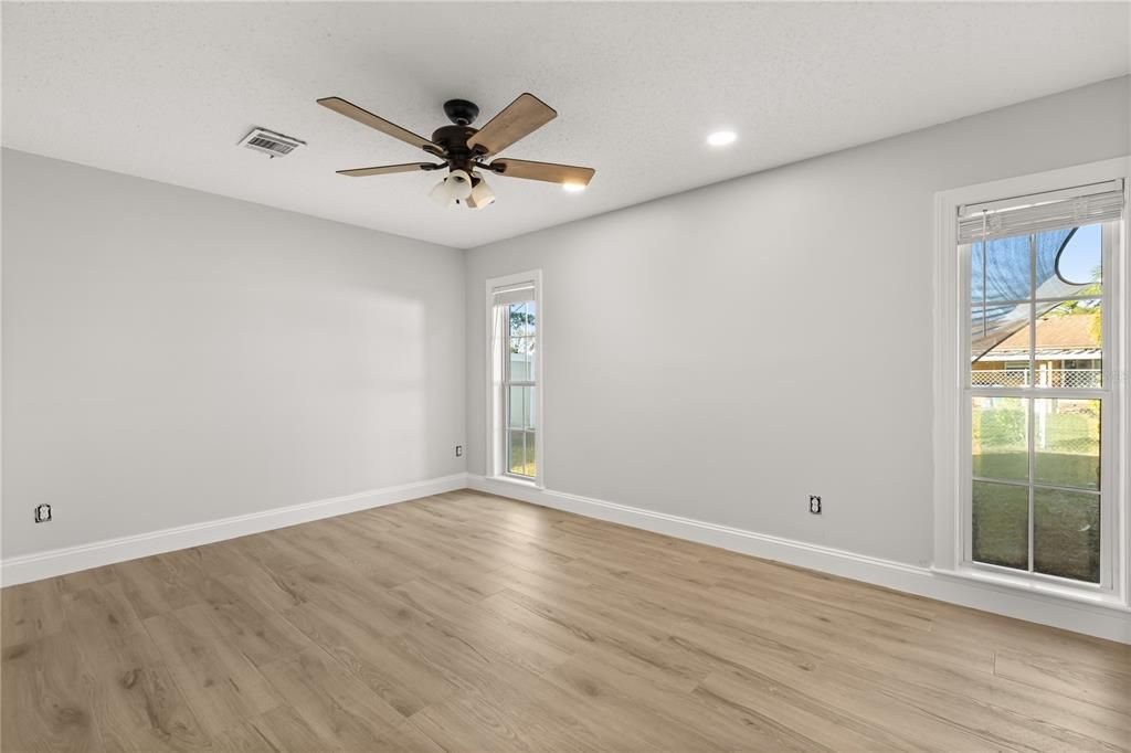 For Rent: $2,600 (4 beds, 2 baths, 1390 Square Feet)