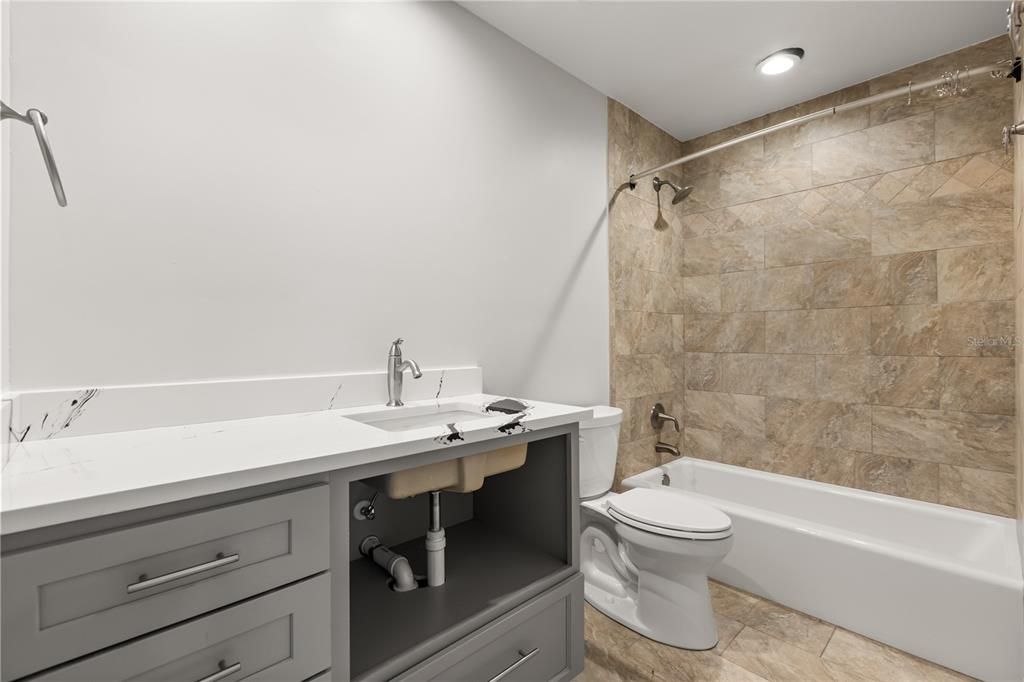 For Rent: $2,600 (4 beds, 2 baths, 1390 Square Feet)