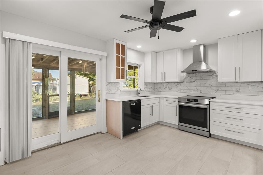 For Rent: $2,600 (4 beds, 2 baths, 1390 Square Feet)