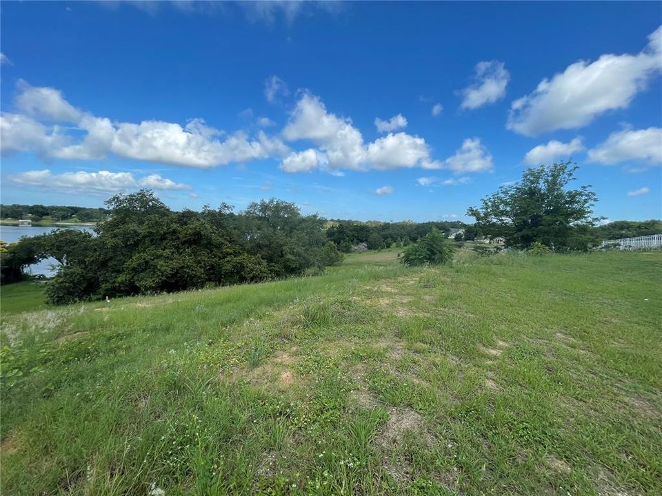 待售: $185,000 (1.77 acres)