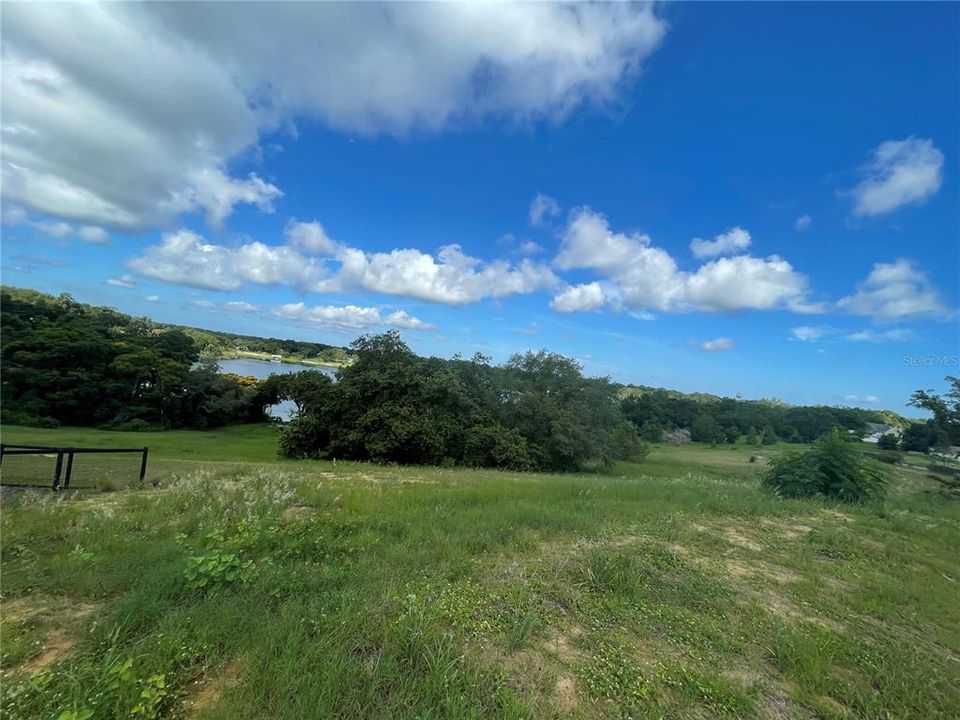 待售: $185,000 (1.77 acres)