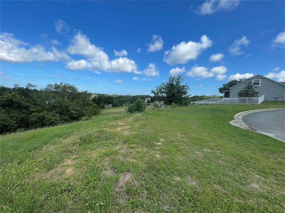 待售: $185,000 (1.77 acres)