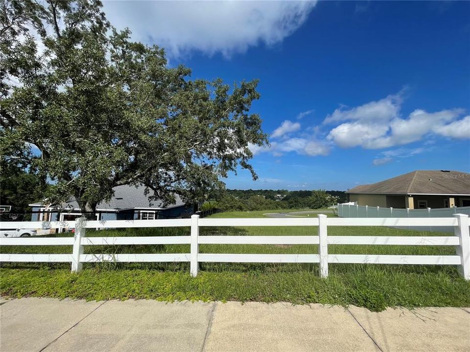 待售: $185,000 (1.77 acres)