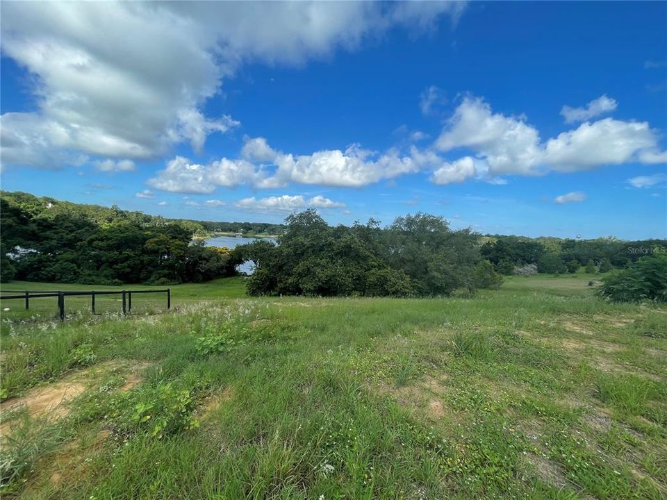 待售: $185,000 (1.77 acres)