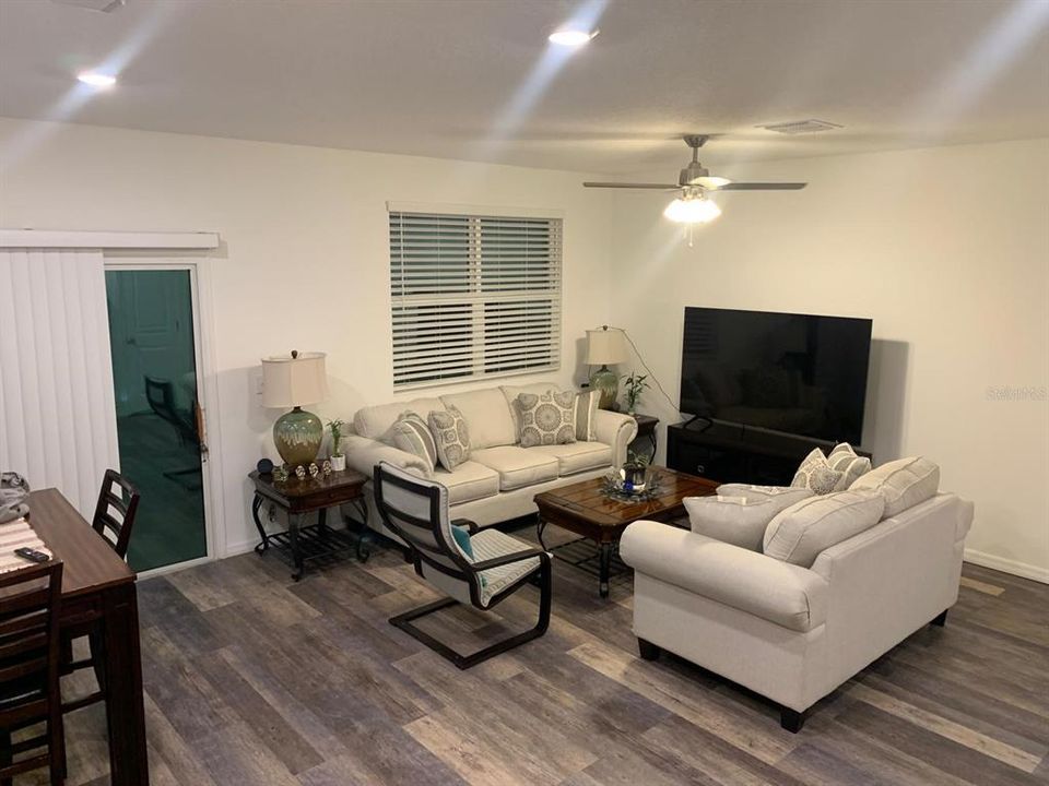 Active With Contract: $263,500 (3 beds, 2 baths, 1404 Square Feet)