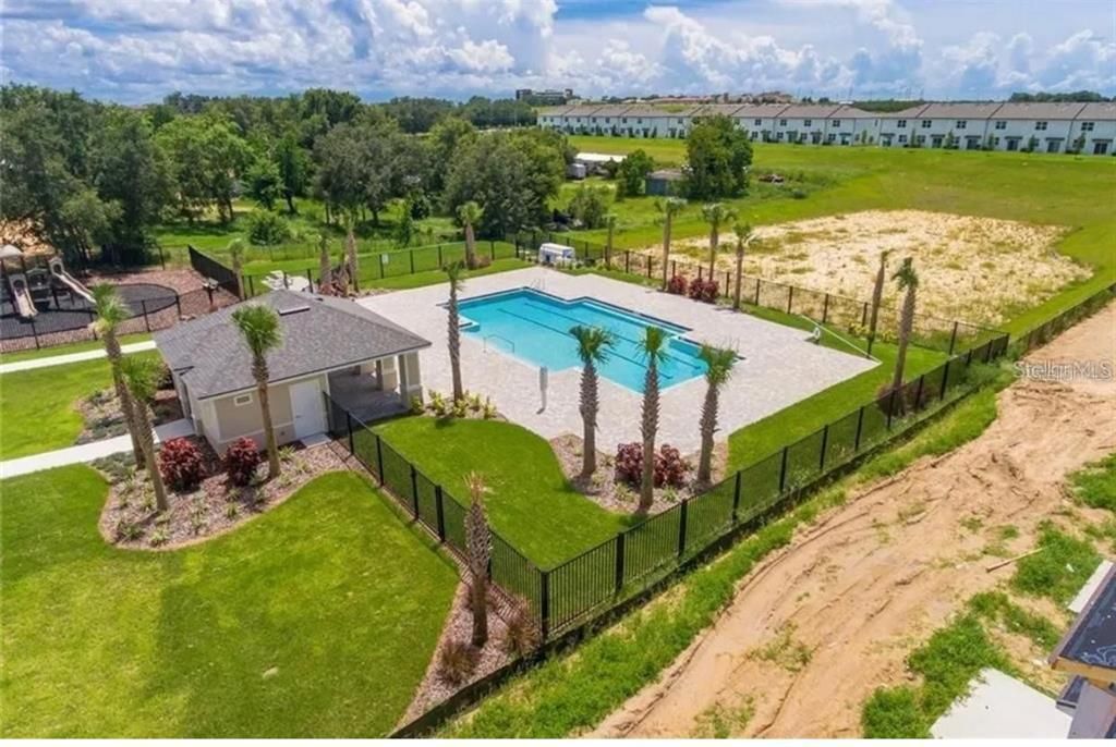 Active With Contract: $263,500 (3 beds, 2 baths, 1404 Square Feet)