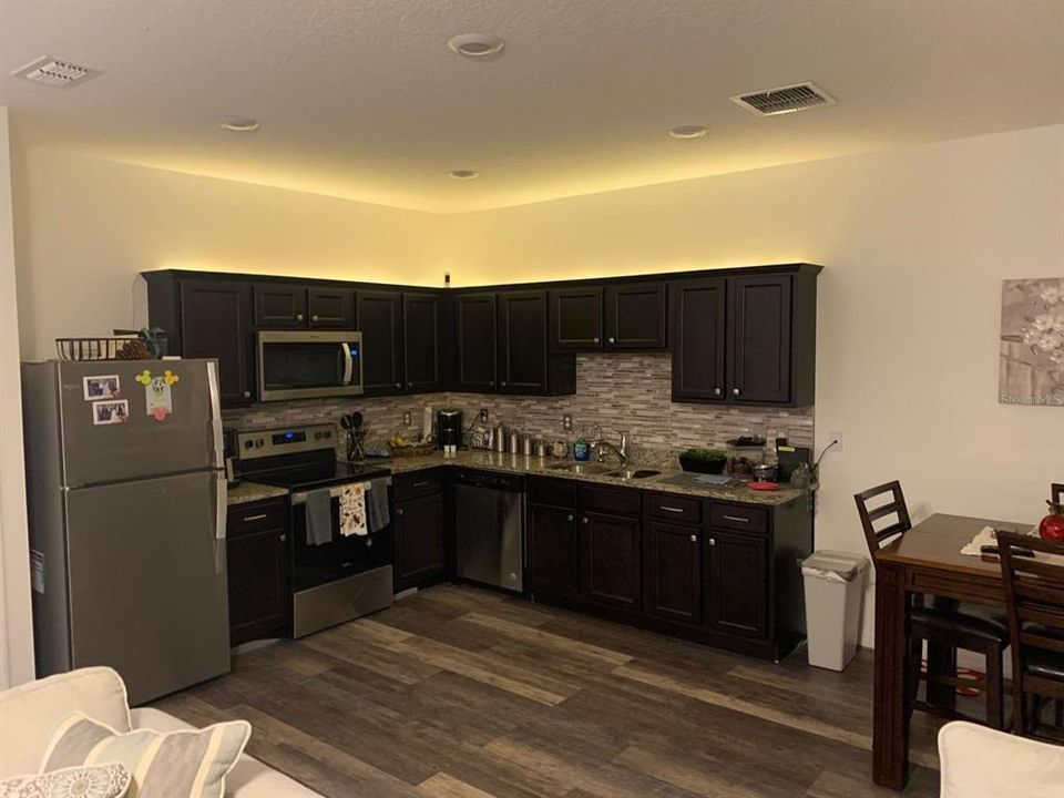 Active With Contract: $263,500 (3 beds, 2 baths, 1404 Square Feet)