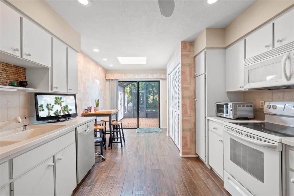 Active With Contract: $299,000 (3 beds, 2 baths, 1679 Square Feet)