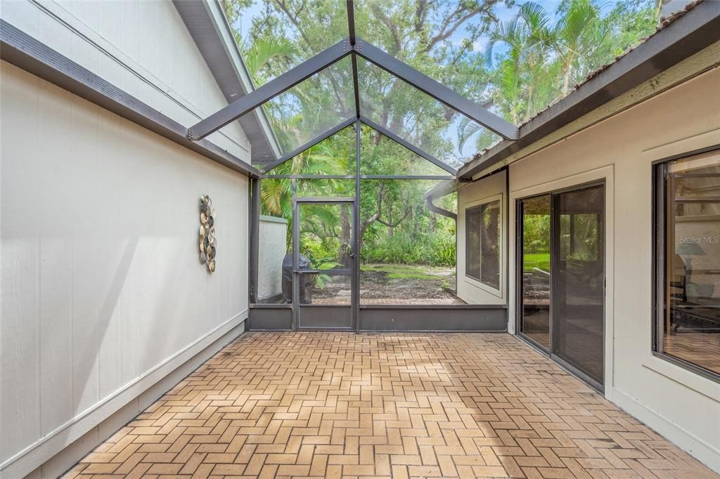 Active With Contract: $299,000 (3 beds, 2 baths, 1679 Square Feet)