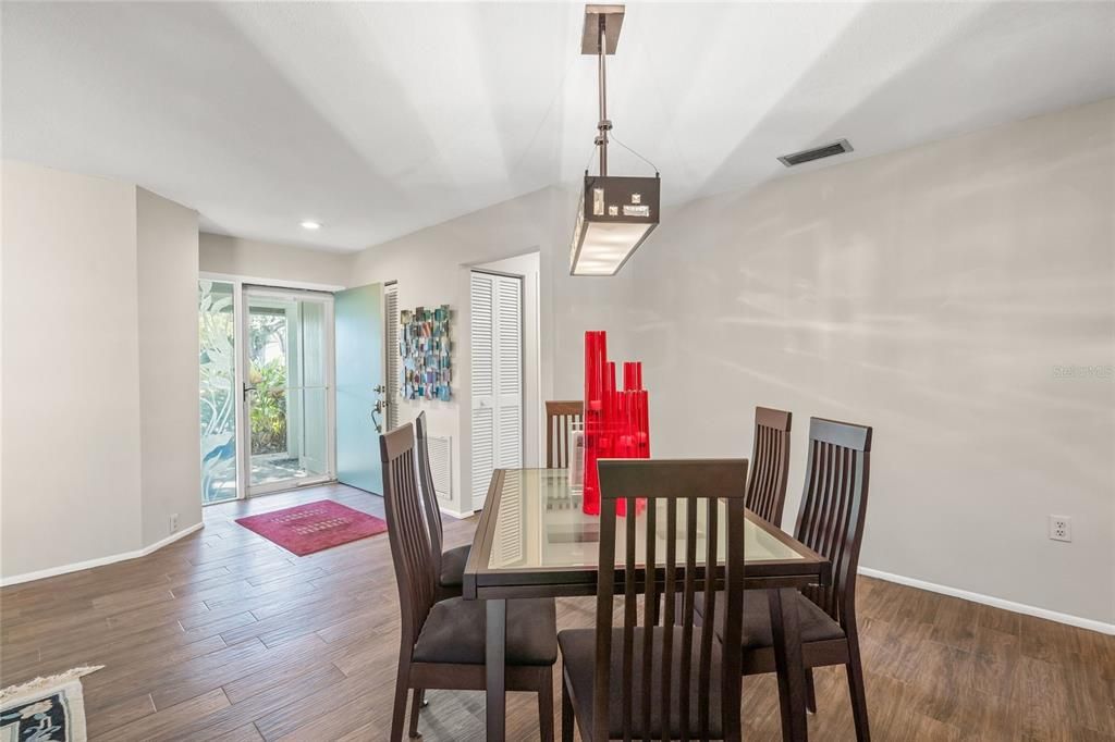 Active With Contract: $299,000 (3 beds, 2 baths, 1679 Square Feet)