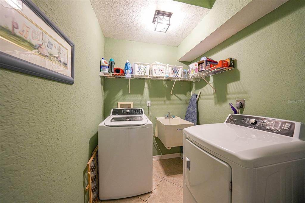 合同活跃: $350,000 (3 贝兹, 2 浴室, 1671 平方英尺)