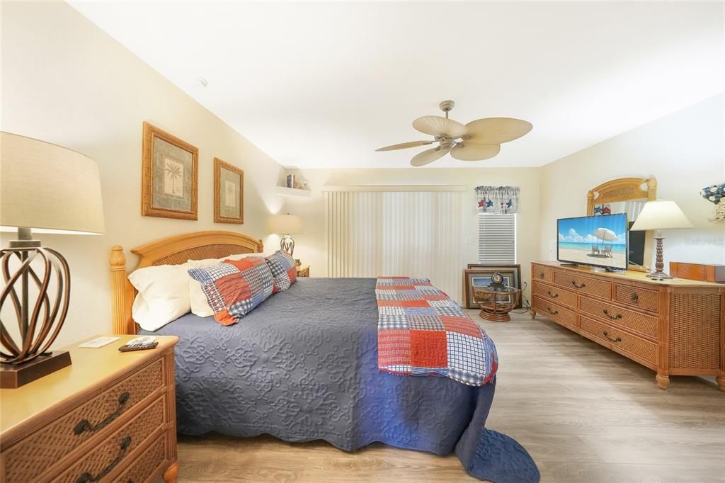 合同活跃: $350,000 (3 贝兹, 2 浴室, 1671 平方英尺)